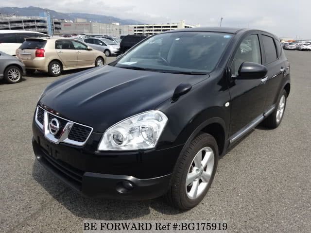 Nissan Dualis rental vehicle for exploring Roseau and Dominica